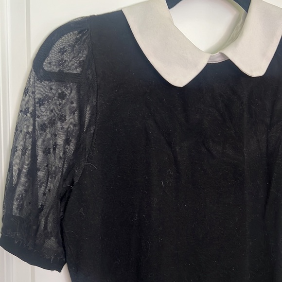 Size L short ruffle sleeve Black knitted shirt with white collar - Picture 2 of 5